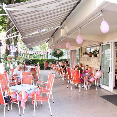 Hotel Urania Nuova Gestione Rimini Exterior foto