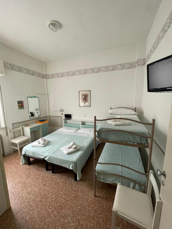 Hotel Urania Nuova Gestione Rimini Exterior foto