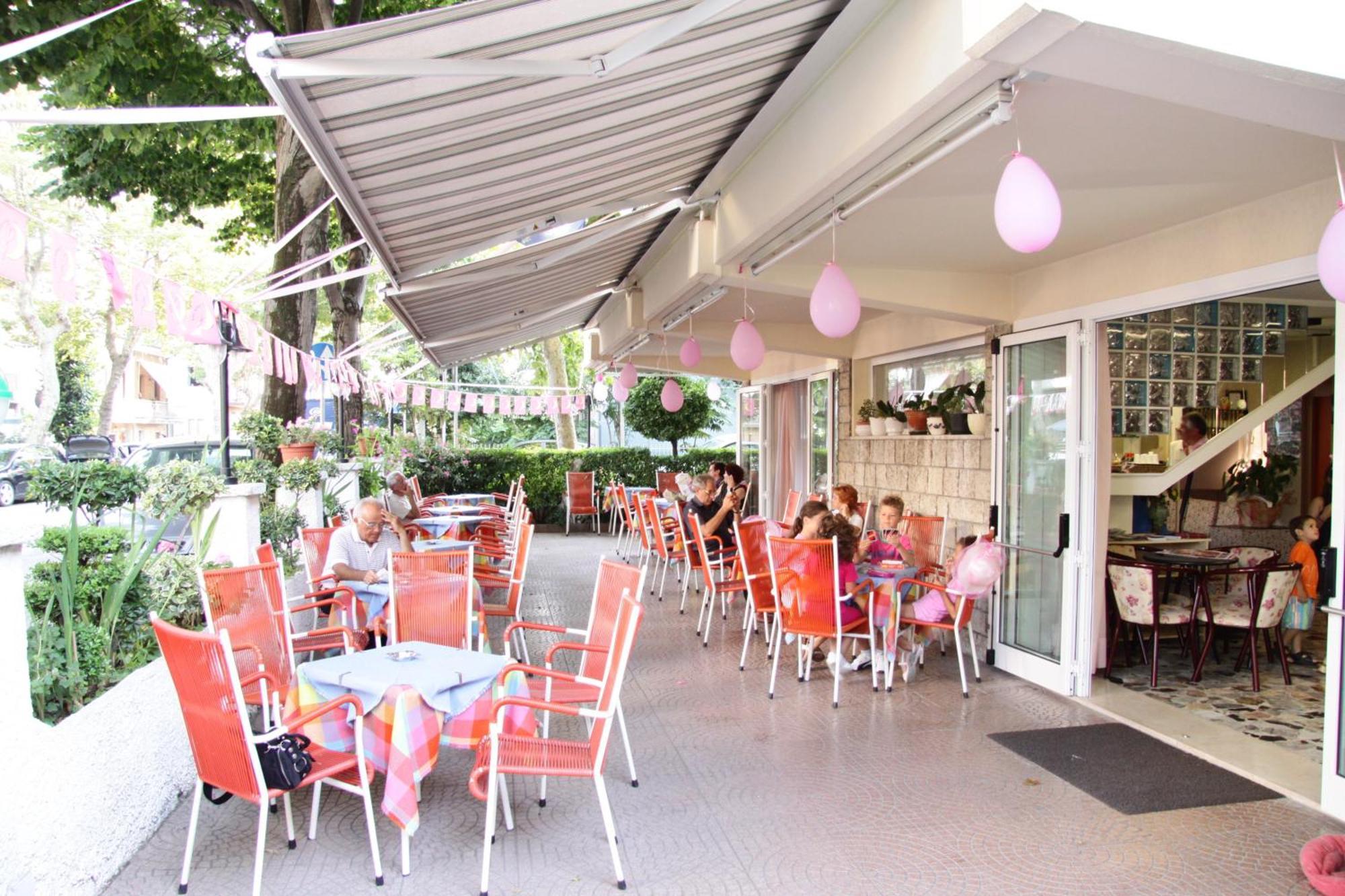 Hotel Urania Nuova Gestione Rimini Exterior foto
