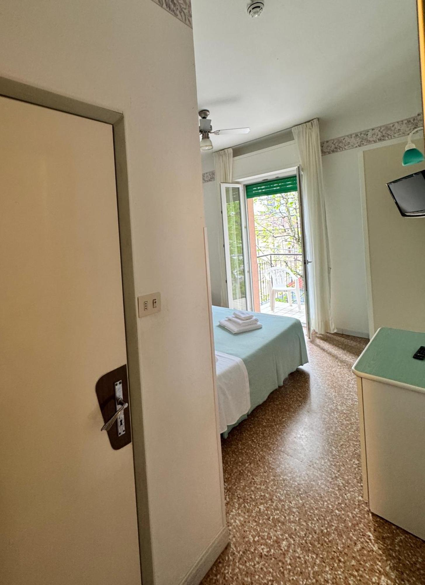 Hotel Urania Nuova Gestione Rimini Exterior foto
