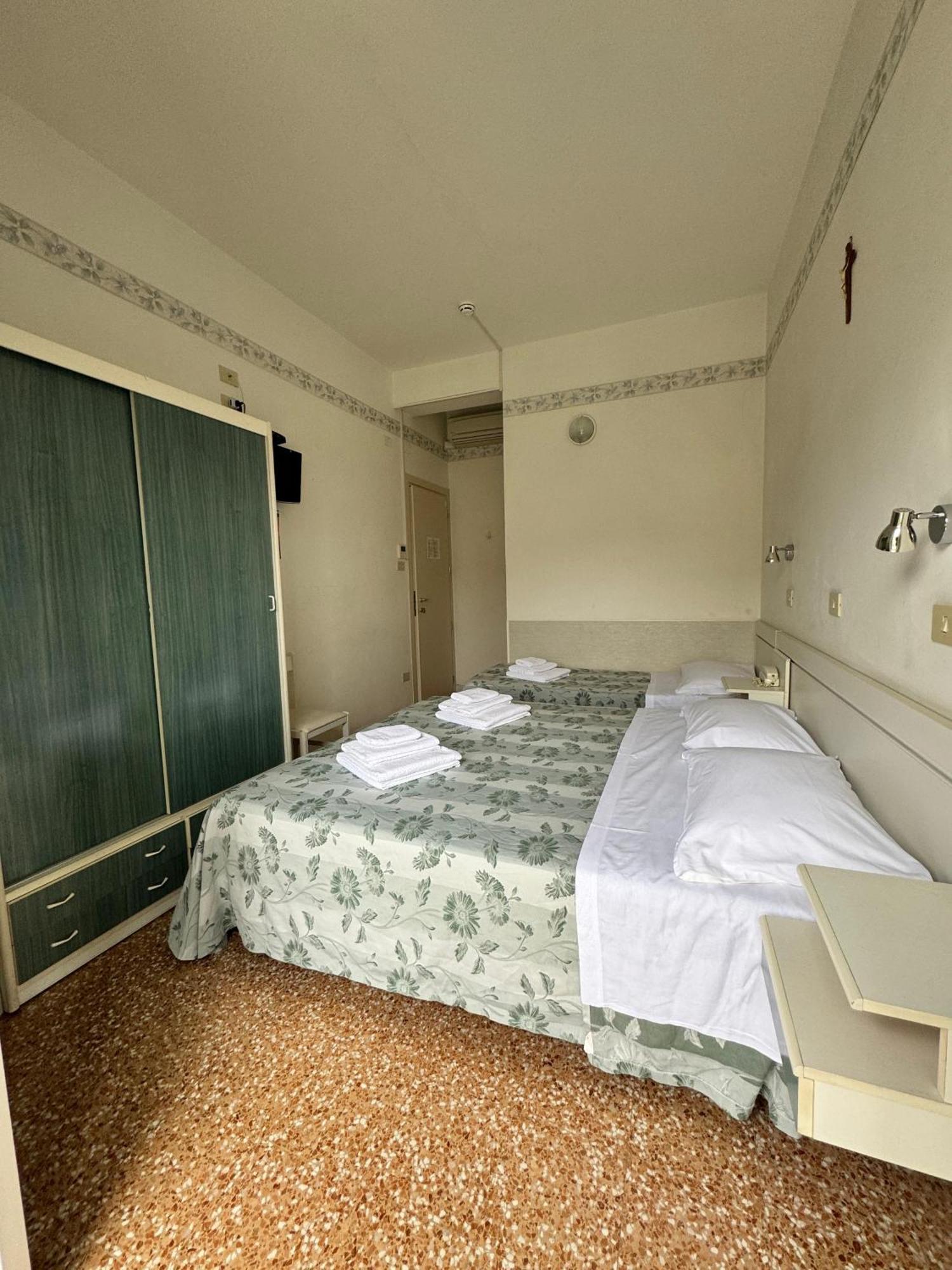 Hotel Urania Nuova Gestione Rimini Exterior foto