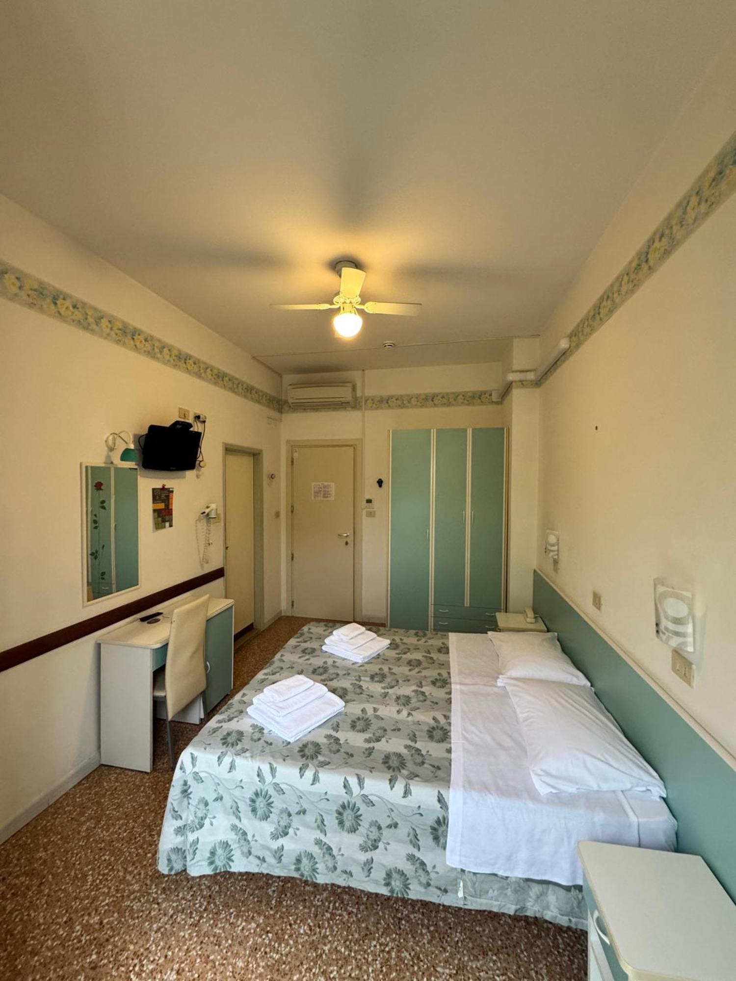 Hotel Urania Nuova Gestione Rimini Exterior foto
