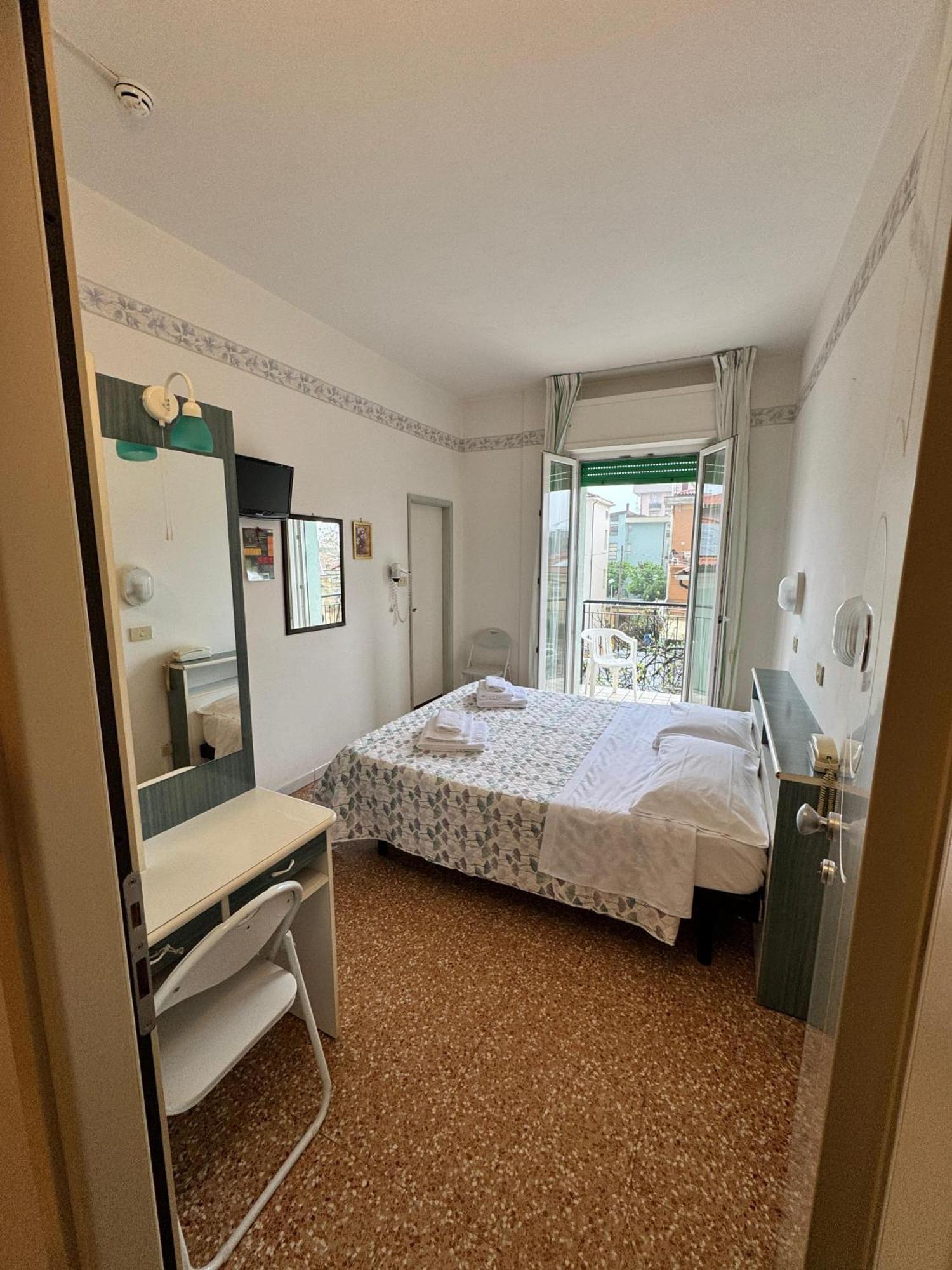 Hotel Urania Nuova Gestione Rimini Exterior foto
