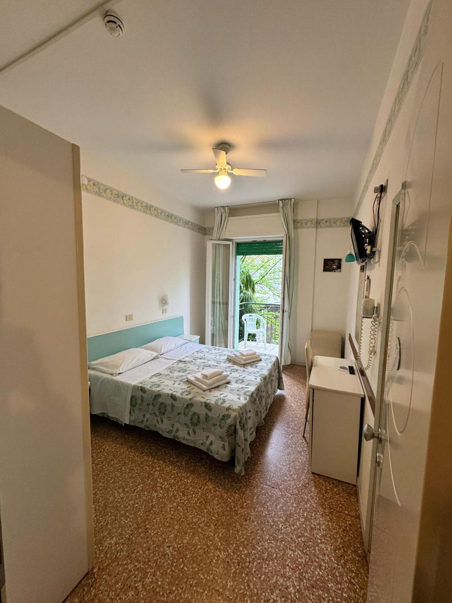 Hotel Urania Nuova Gestione Rimini Exterior foto