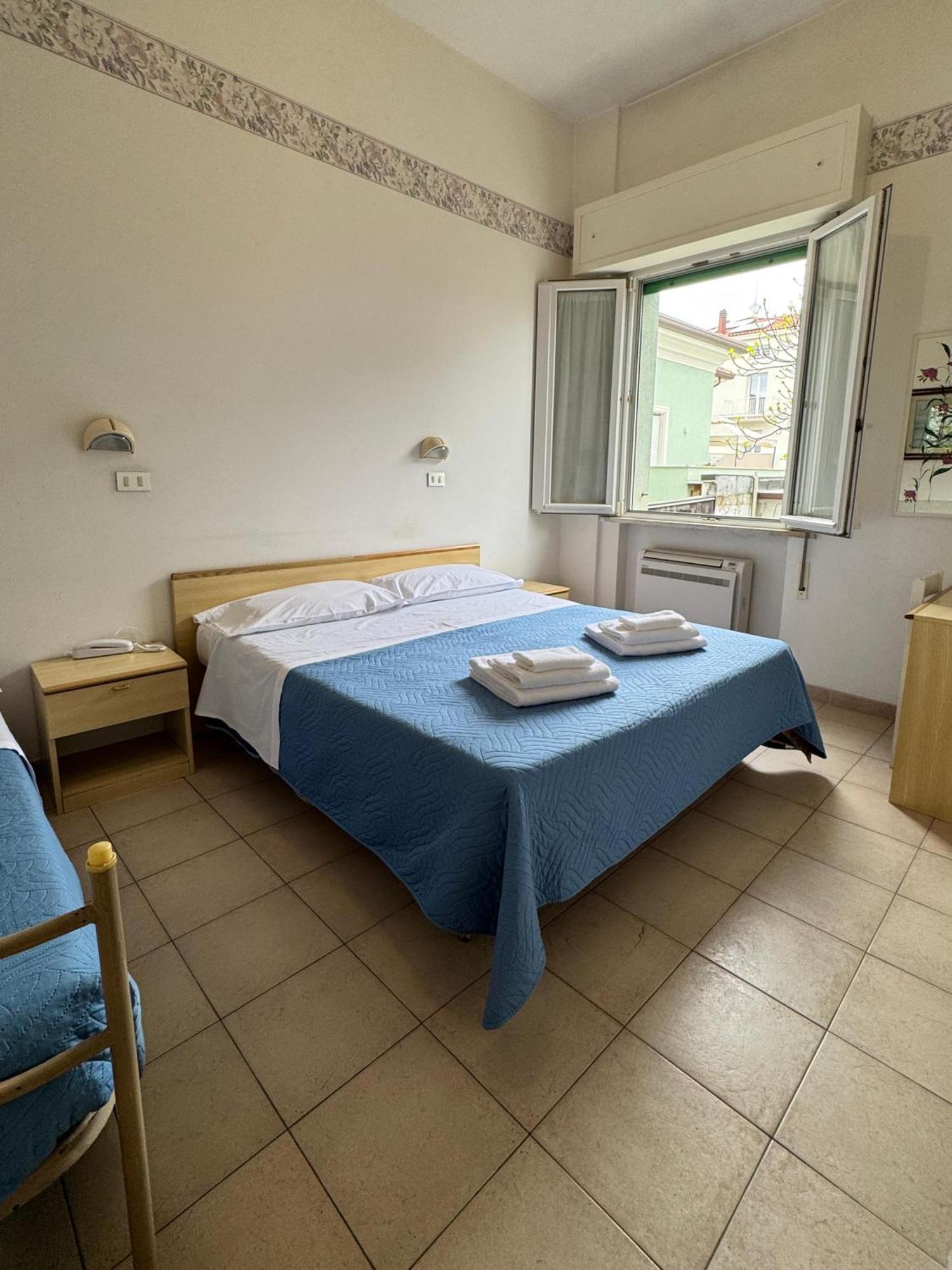 Hotel Urania Nuova Gestione Rimini Exterior foto