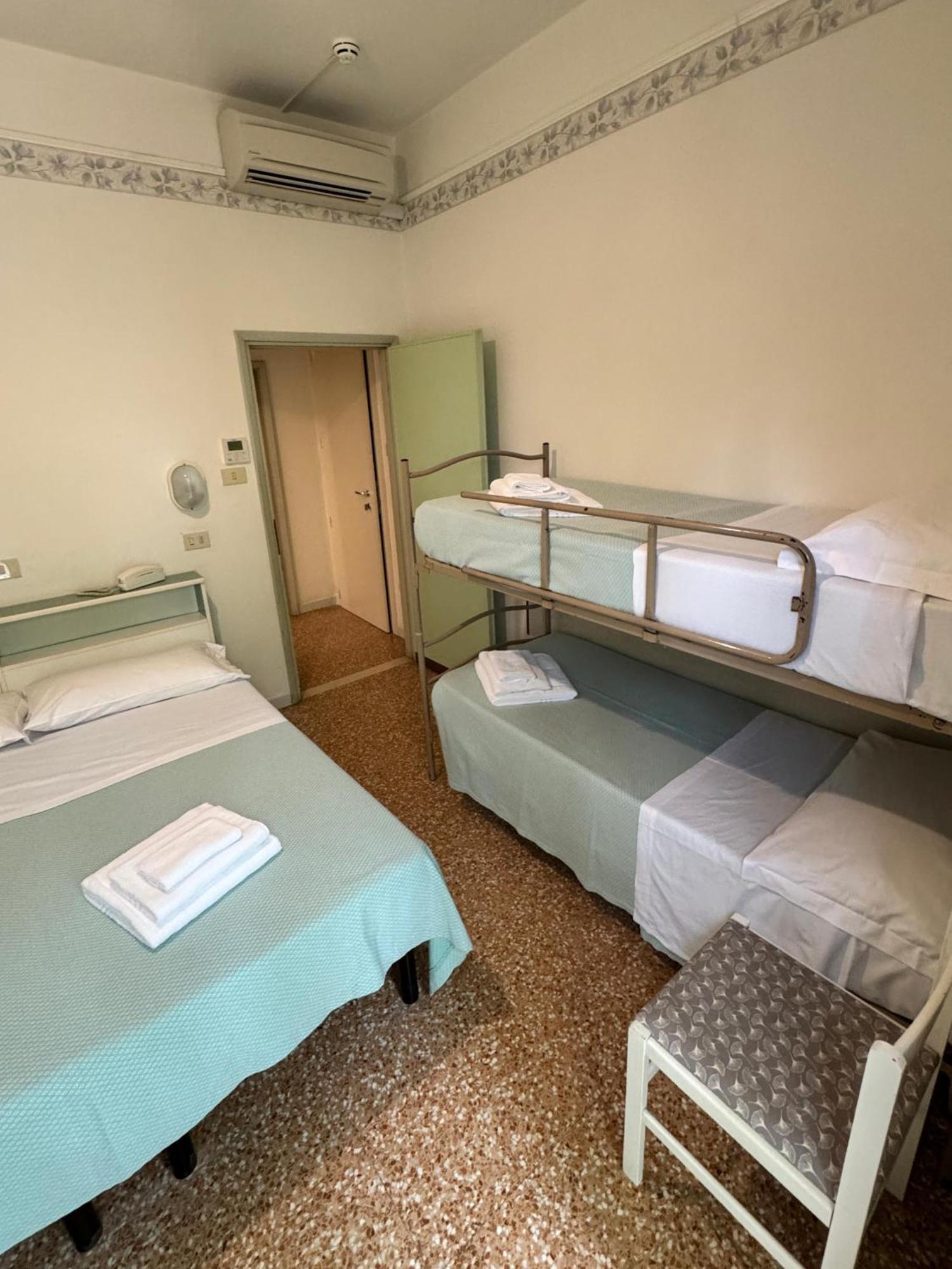 Hotel Urania Nuova Gestione Rimini Exterior foto