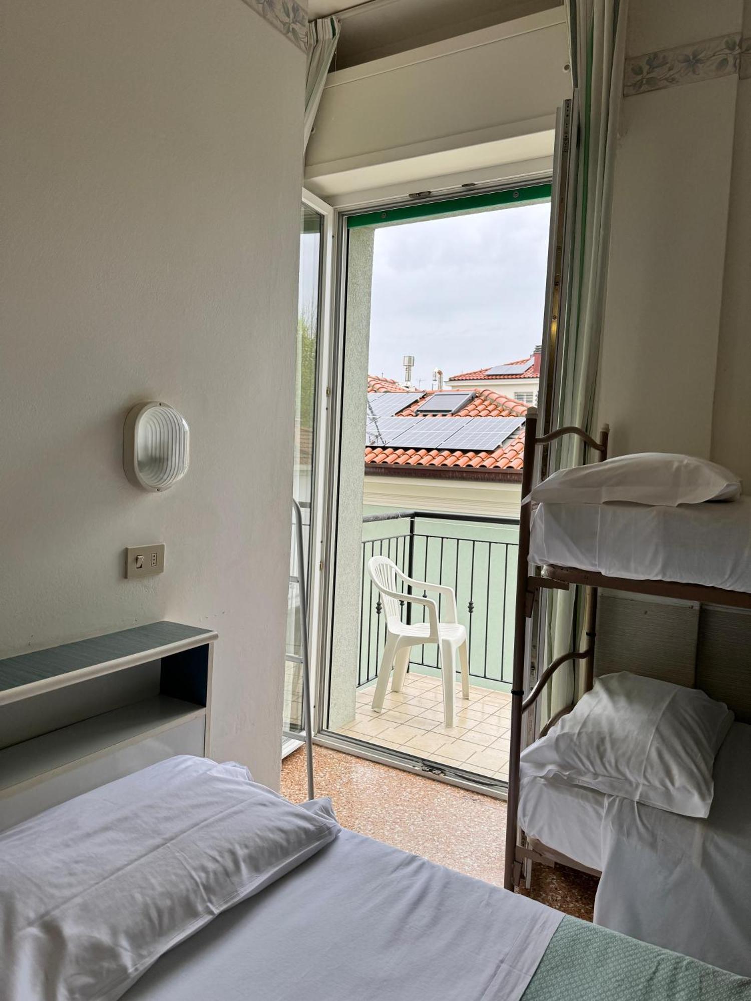 Hotel Urania Nuova Gestione Rimini Exterior foto