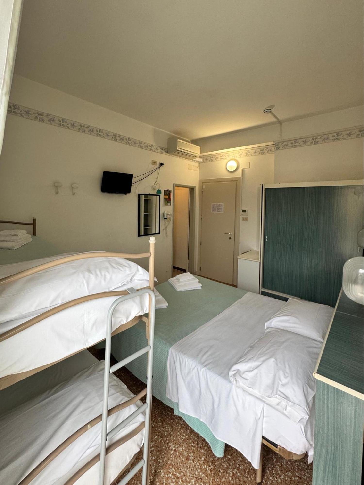 Hotel Urania Nuova Gestione Rimini Exterior foto