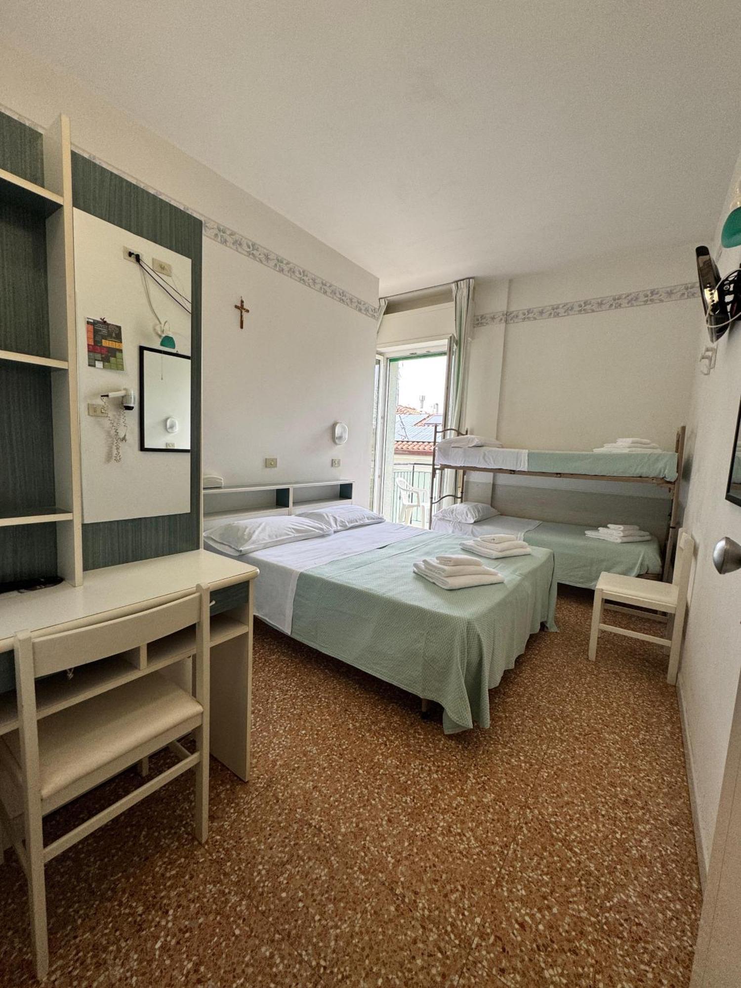 Hotel Urania Nuova Gestione Rimini Exterior foto