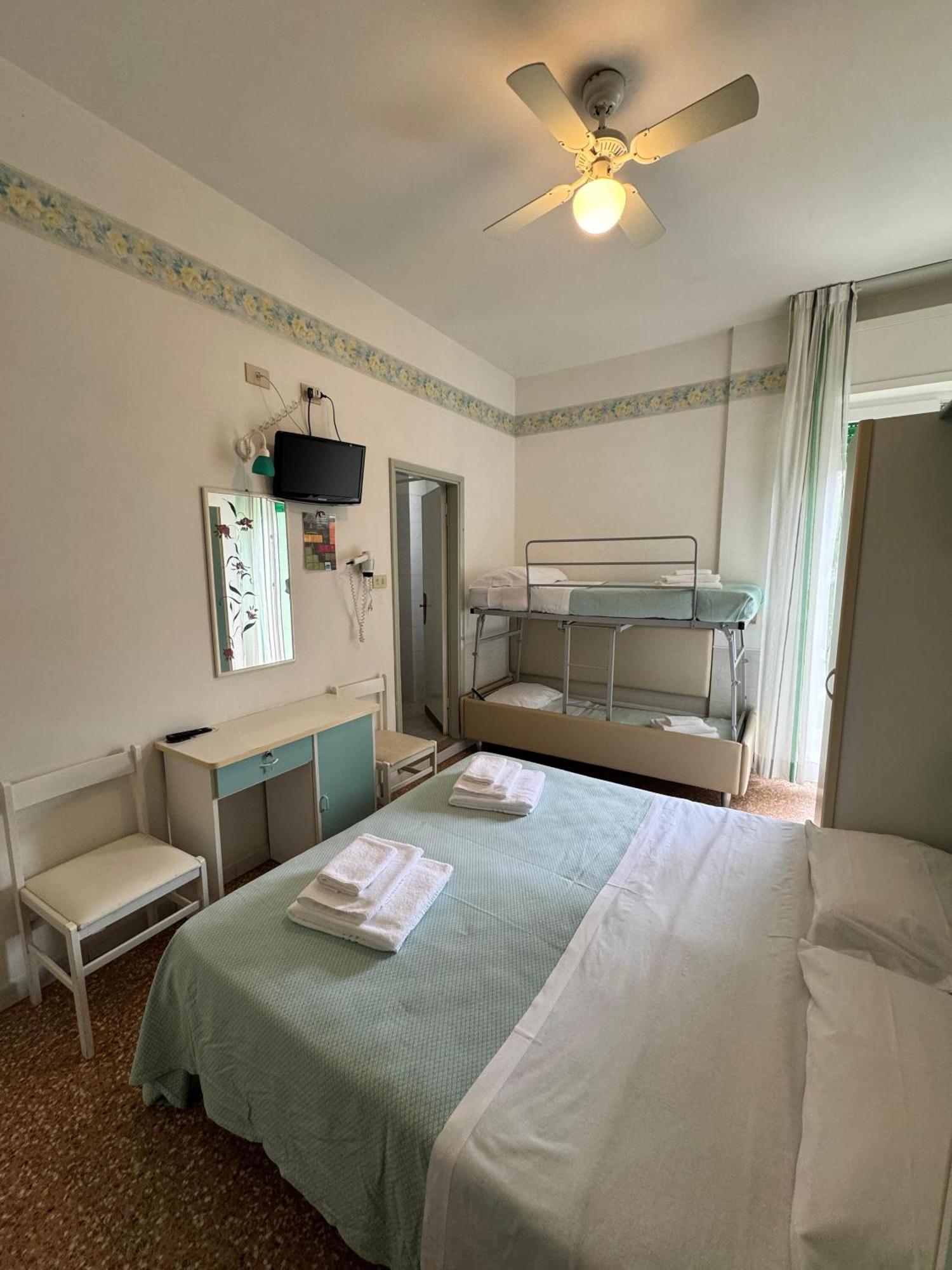 Hotel Urania Nuova Gestione Rimini Exterior foto