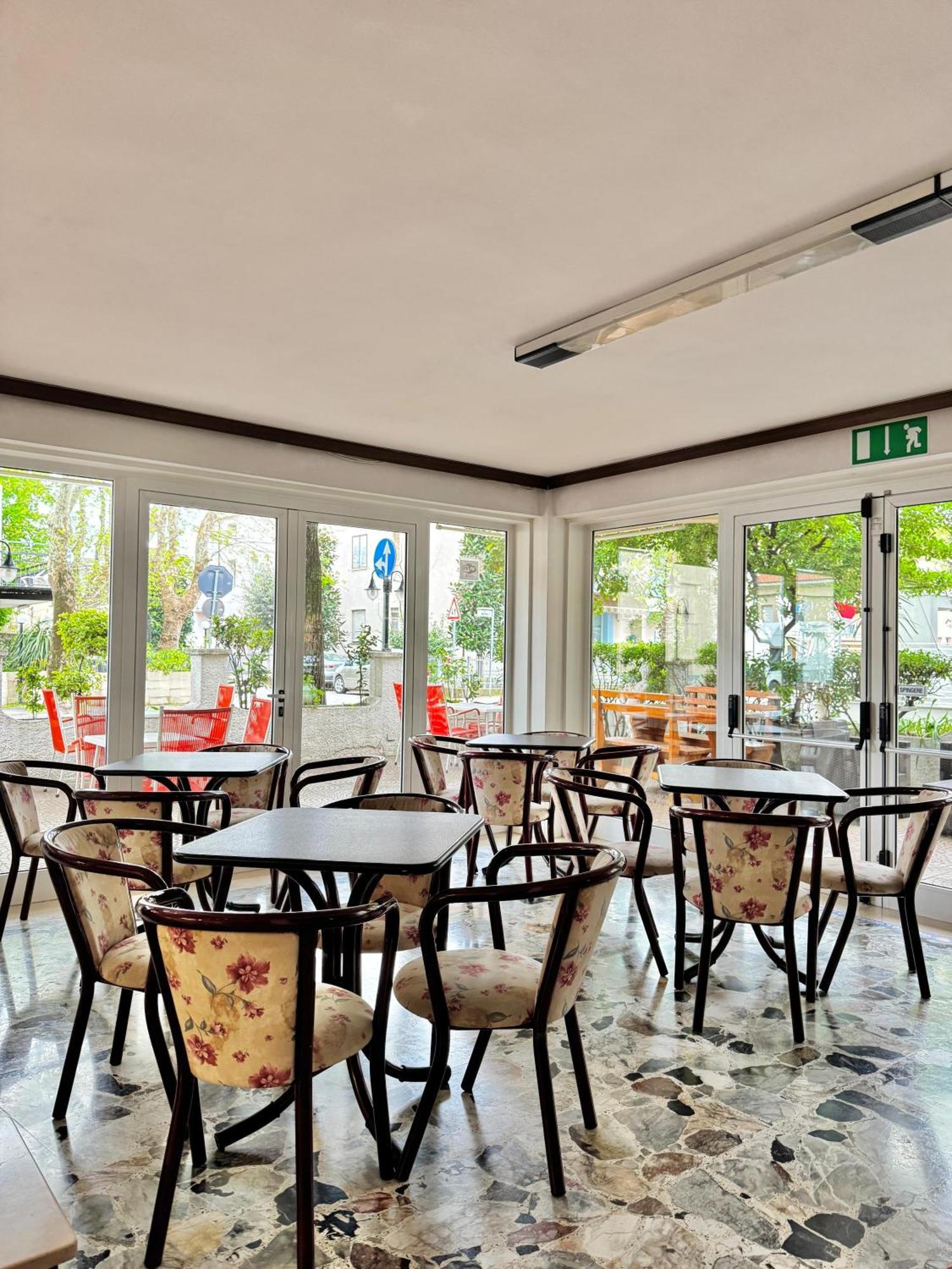 Hotel Urania Nuova Gestione Rimini Exterior foto