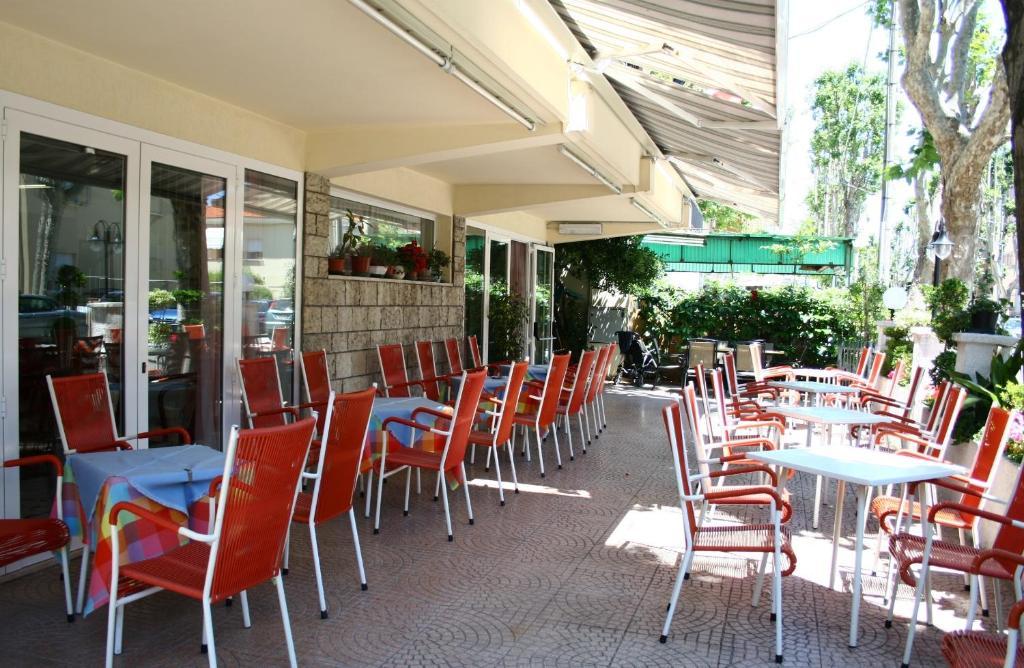 Hotel Urania Nuova Gestione Rimini Exterior foto