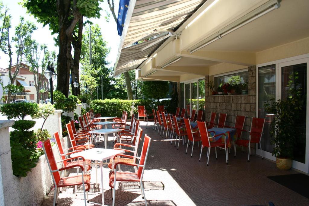 Hotel Urania Nuova Gestione Rimini Exterior foto