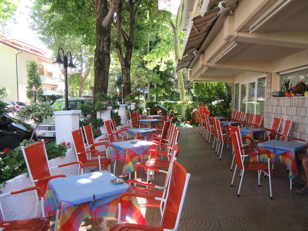 Hotel Urania Nuova Gestione Rimini Exterior foto
